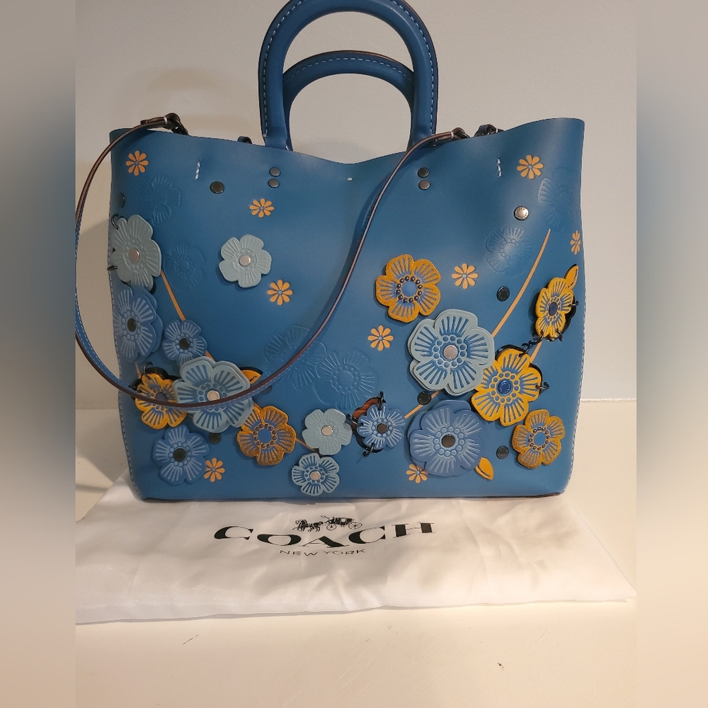 Coach ROGUE TOTE WITH BLUE LINKED TEA ROSE IN BLACK COPPER/RIVER - Picture 3 of 15